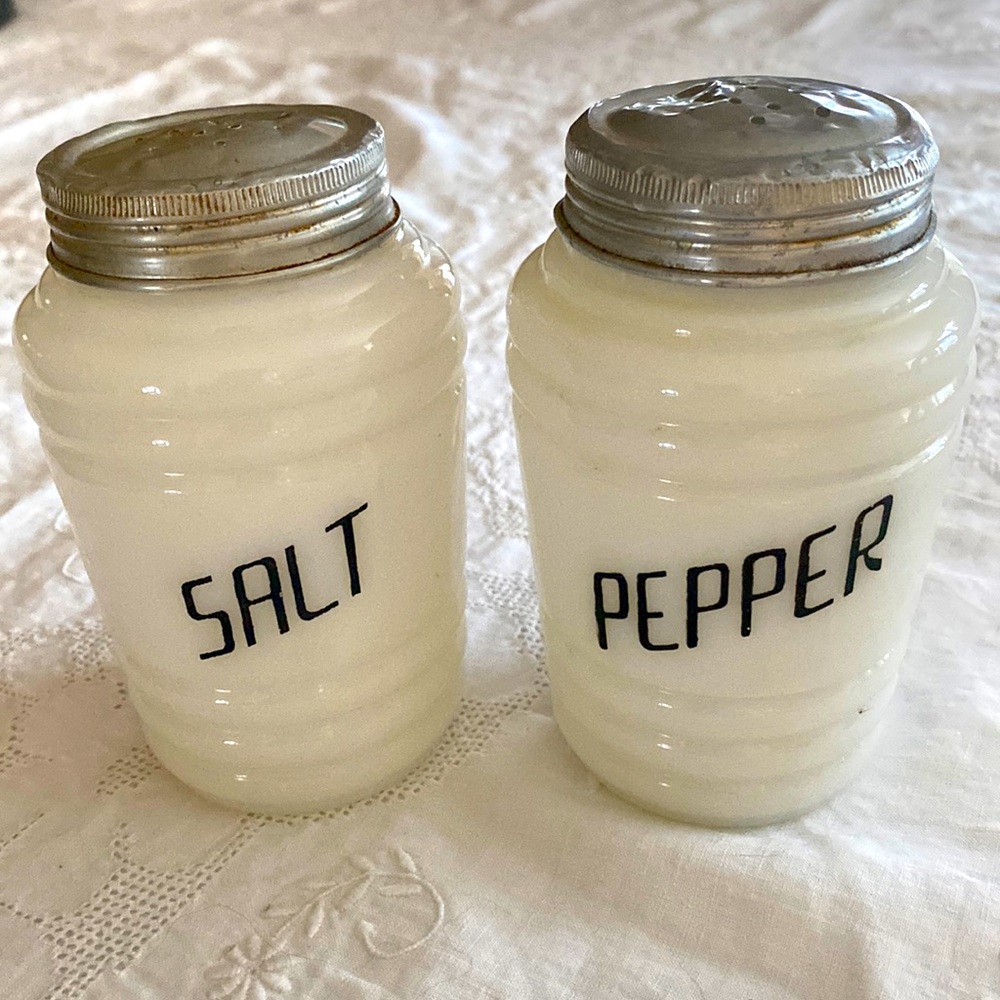Vintage Salt ‘n Pepper Set